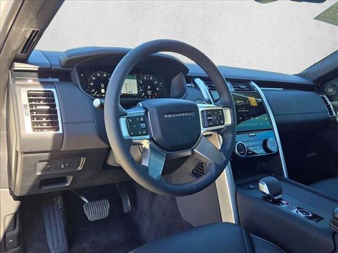 Used 2025 Land Rover Discovery S image 9