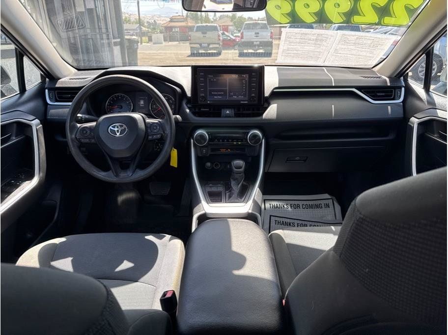 Used 2022 Toyota RAV4 LE FWD image 10