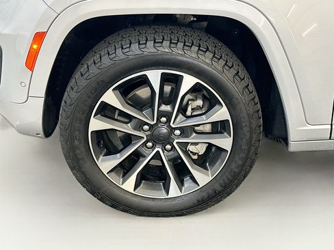 Used 2021 Jeep Grand Cherokee L Overland w/ Advanced Protech Group III AWD/4WD image 37