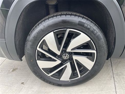 Used 2024 Volkswagen Atlas SE image 32