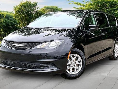 Used 2023 Chrysler Voyager LX FWD image 11