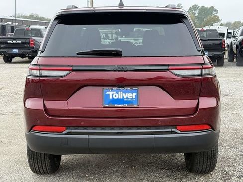 New 2025 Jeep Grand Cherokee Altitude image 8