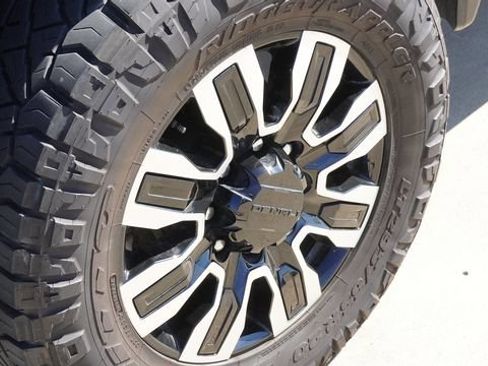 Used 2025 GMC Sierra 2500 Denali Ultimate AWD/4WD image 11