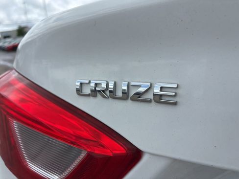 Used 2017 Chevrolet Cruze LS FWD image 4