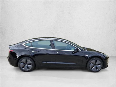 Used 2020 Tesla Model 3 Standard Range Plus image 4