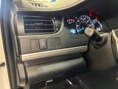 Used 2014 Toyota Camry SE FWD image 11