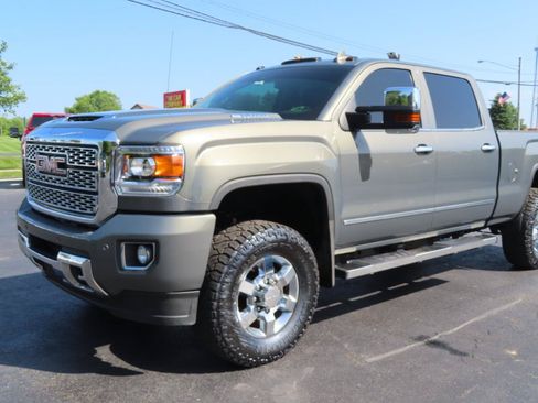 Used 2018 GMC Sierra 3500 Denali w/ Duramax Plus Package AWD/4WD image 10