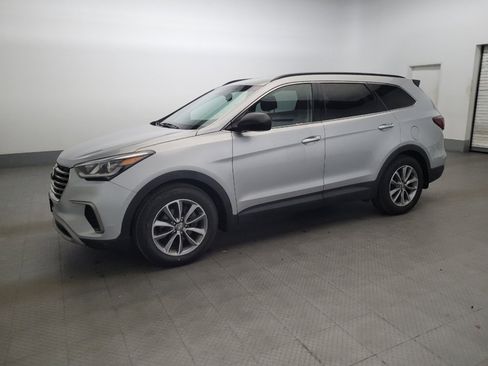 Used 2018 Hyundai Santa Fe SE image 2