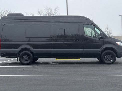 Used 2025 Mercedes-Benz Sprinter 2500 image 7