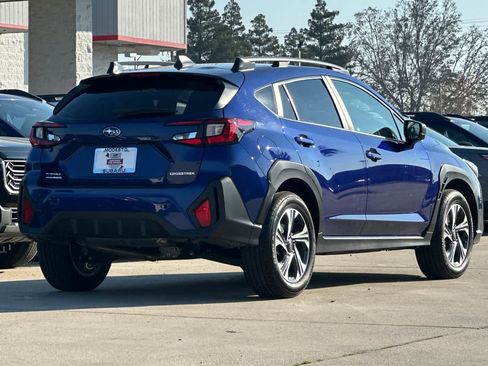 Used 2025 Subaru Crosstrek 2.0i Premium image 3