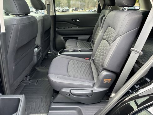 Used 2022 Nissan Pathfinder SV w/ SV Premium Package image 21