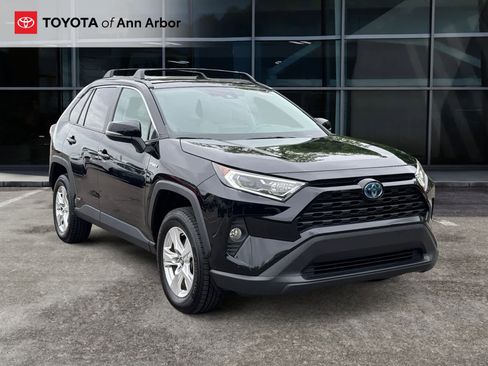 Used 2019 Toyota RAV4 XLE AWD/4WD image 1
