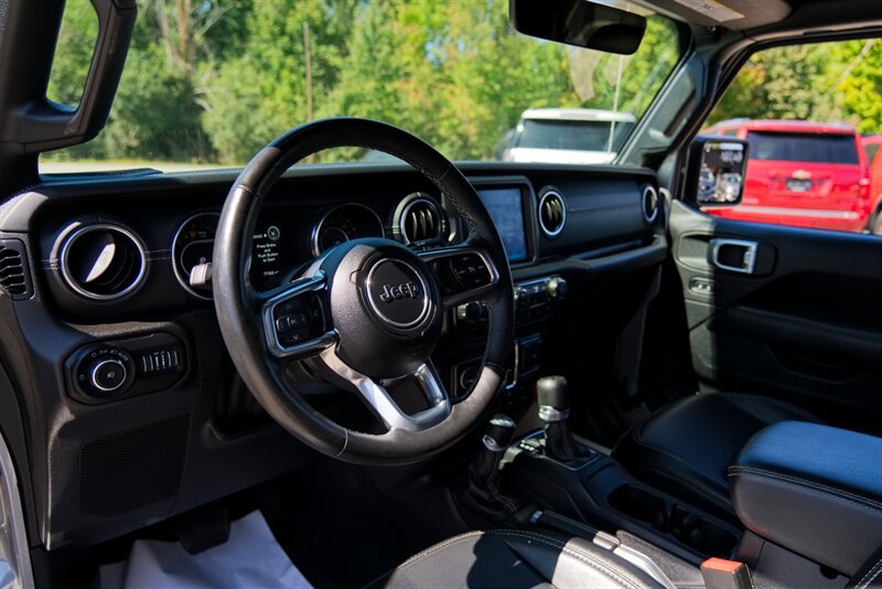 Used 2019 Jeep Wrangler Unlimited Sahara AWD/4WD image 18