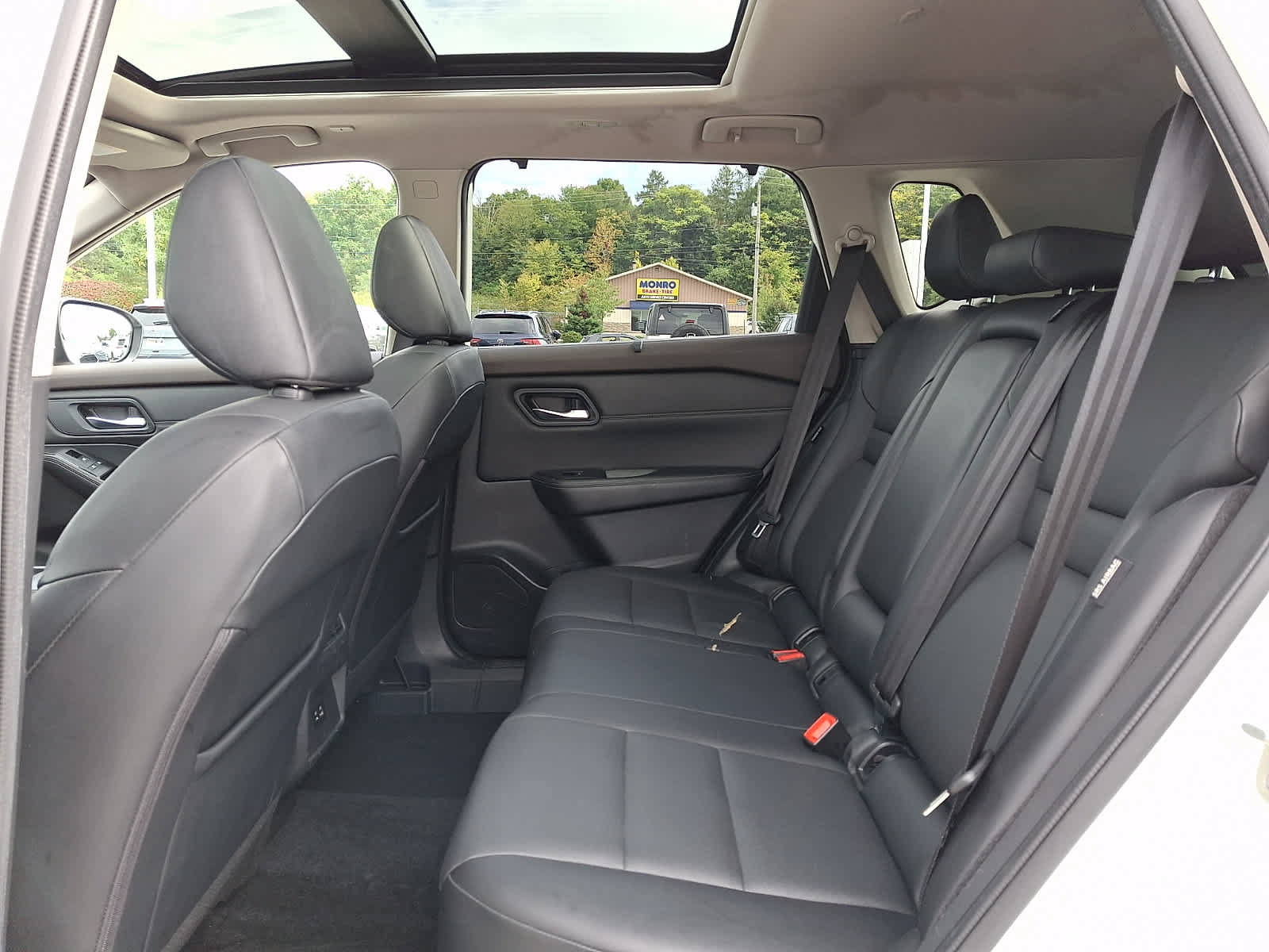 Used 2022 Nissan Rogue SV w/ SV Premium Package AWD/4WD image 11