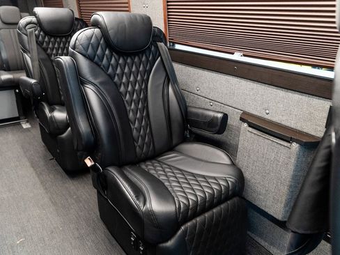 Used 2022 Mercedes-Benz Sprinter 2500 image 38