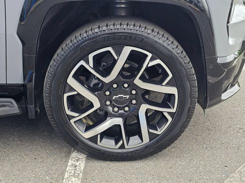 Used 2025 Chevrolet Silverado EV RST AWD/4WD image 9
