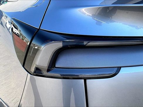 Used 2026 Tesla Model Y AWD image 29