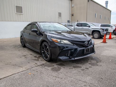 Used 2019 Toyota Camry XSE image 5