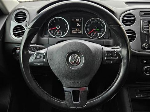 Used 2017 Volkswagen Tiguan Sport image 11