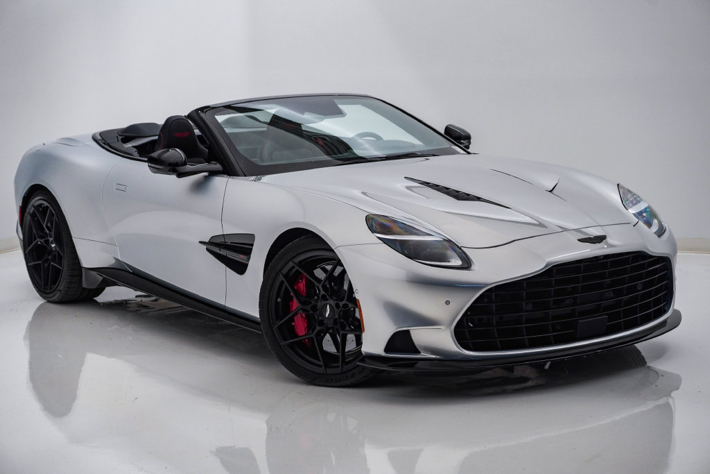 Used 2026 Aston Martin Vanquish Convertible RWD image 3