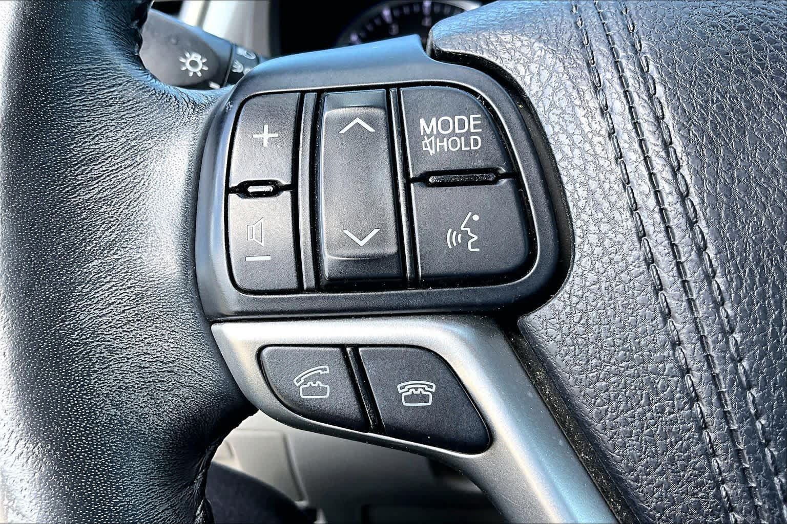 Used 2015 Toyota Highlander Plus FWD image 21