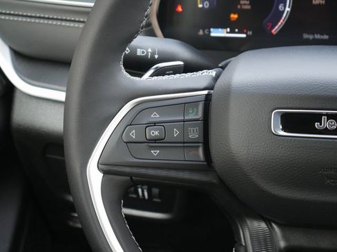 New 2025 Jeep Grand Cherokee Altitude image 16