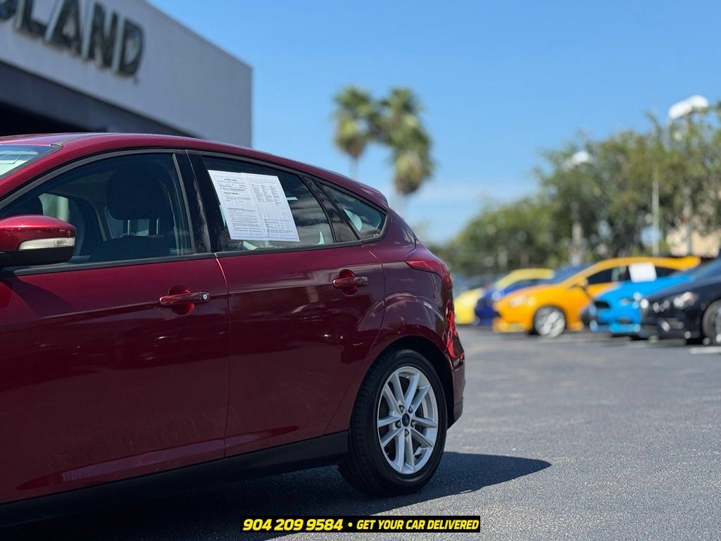 Used 2015 Ford Focus SE w/ Reverse Sensing Package FWD image 3