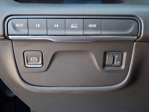 Used 2023 Cadillac Escalade Premium Luxury image 27