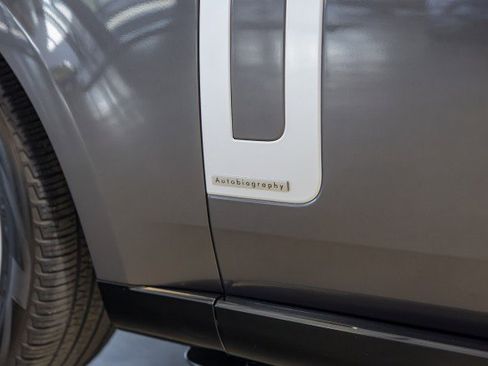 Used 2023 Land Rover Range Rover Long Wheelbase Autobiography image 14
