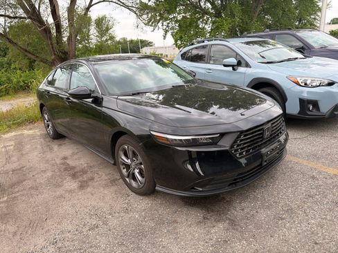 Used 2023 Honda Accord EX image 3