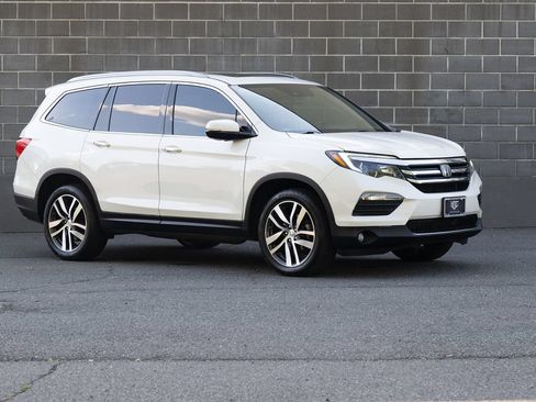 Used 2017 Honda Pilot Elite image 2