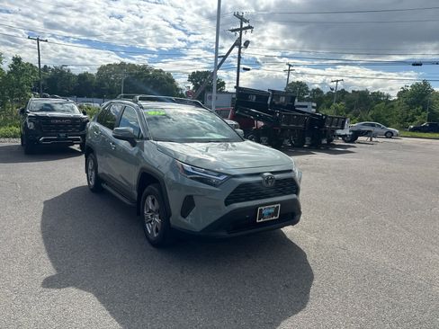 Used 2022 Toyota RAV4 XLE w/ Convenience Package AWD/4WD image 7