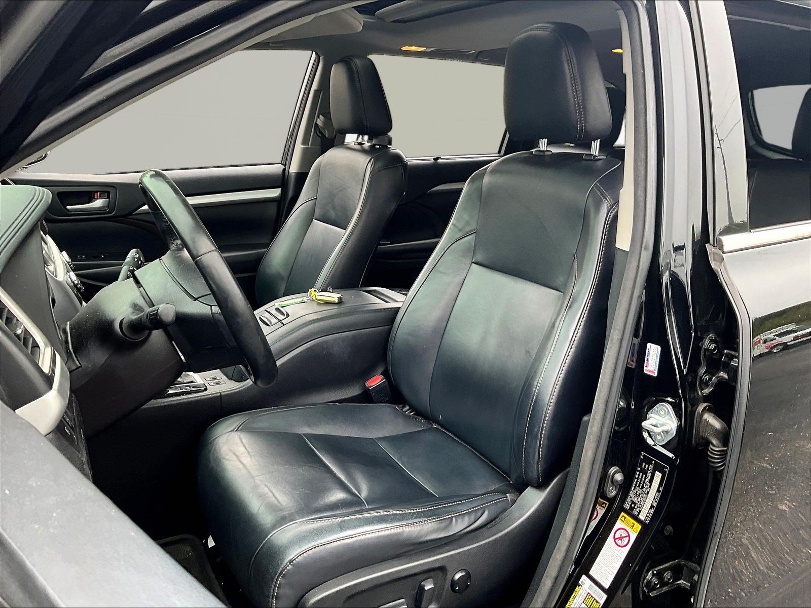 Used 2018 Toyota Highlander XLE AWD/4WD image 21