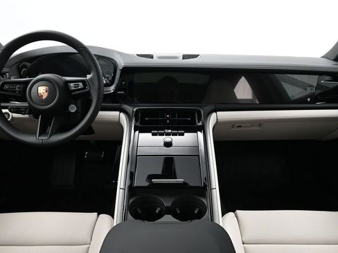 Certified 2026 Porsche Panamera image 9