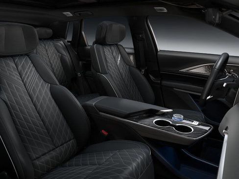 New 2026 Cadillac Lyriq V AWD/4WD image 11