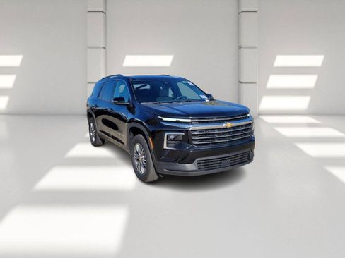 Certified 2025 Chevrolet Traverse LT image 3