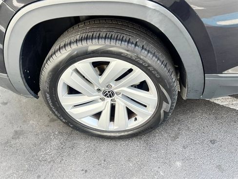 Used 2021 Volkswagen Atlas Cross Sport SE w/ Panoramic Sunroof Package image 13