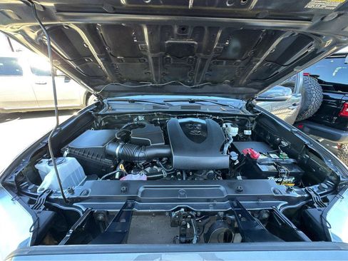 Used 2022 Toyota Tacoma TRD Off-Road image 42