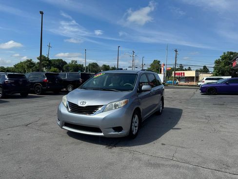 Used 2011 Toyota Sienna LE w/ Towing Pkg FWD image 7