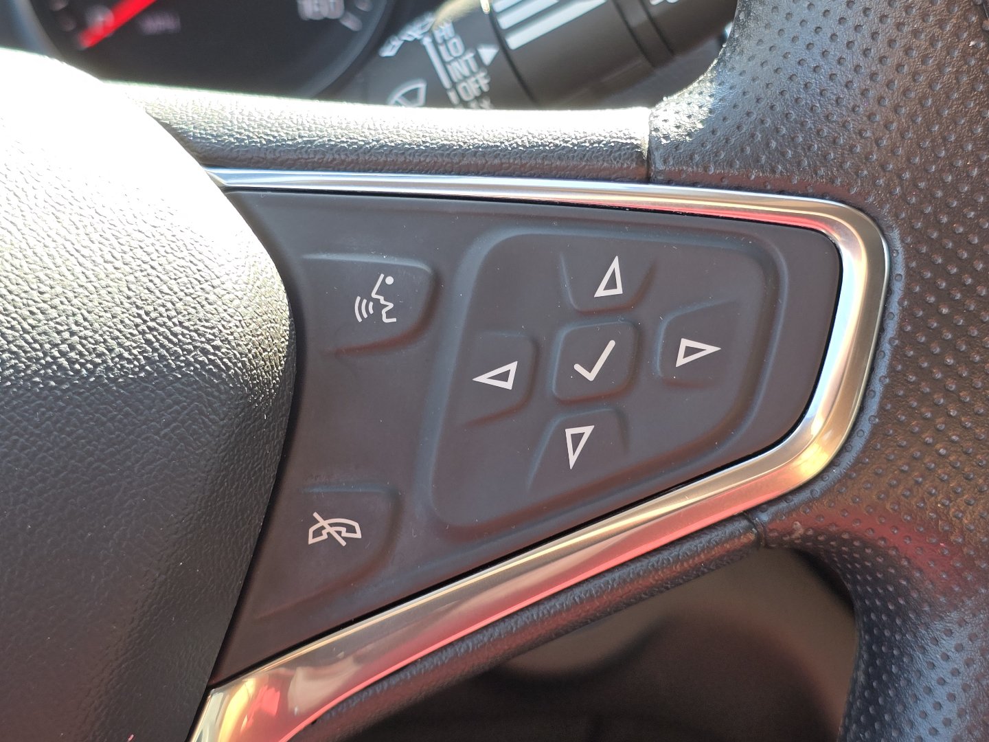 Certified 2020 Chevrolet Equinox LT FWD image 11