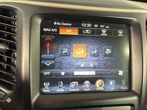 Used 2015 Jeep Cherokee Latitude w/ Cold Weather Group FWD image 30