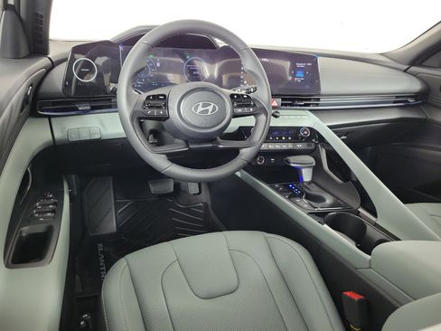 New 2025 Hyundai Elantra Limited image 12
