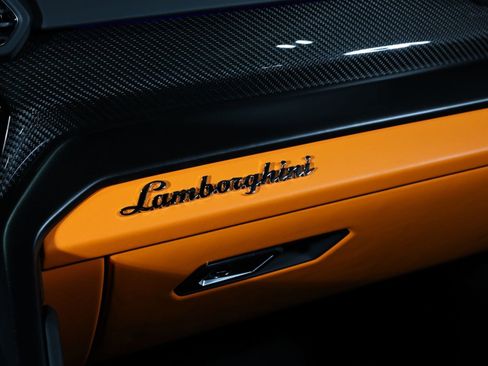 Used 2022 Lamborghini Urus AWD/4WD image 44