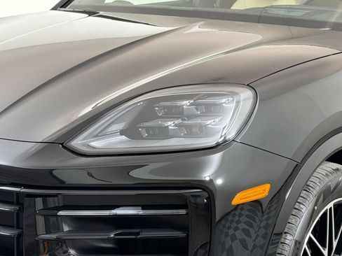Used 2026 Porsche Cayenne AWD/4WD image 14