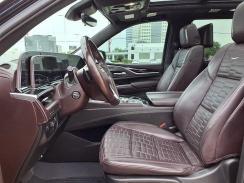 Used 2023 Cadillac Escalade ESV Sport Platinum w/ LPO, ONYX Package RWD image 4