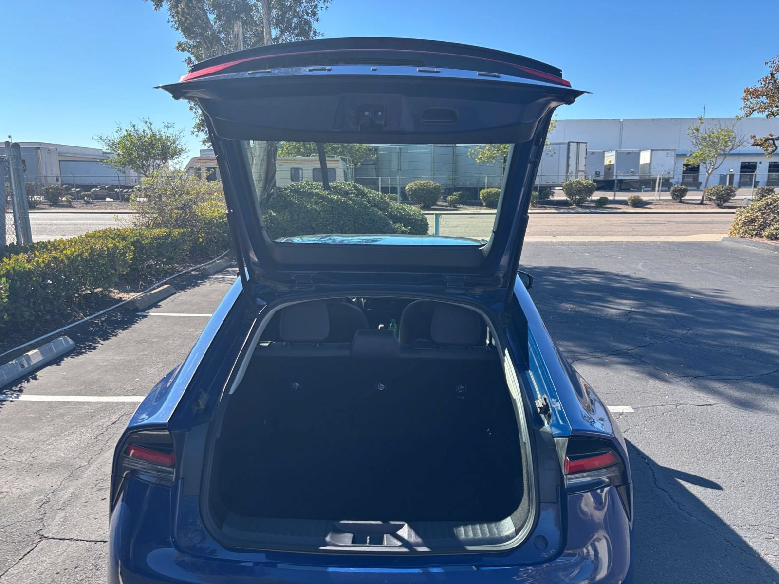 Used 2023 Toyota Prius LE FWD image 28