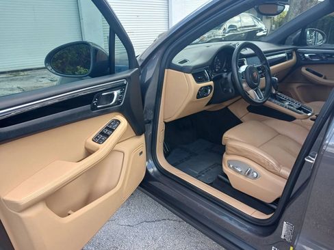 Used 2017 Porsche Macan AWD/4WD image 31