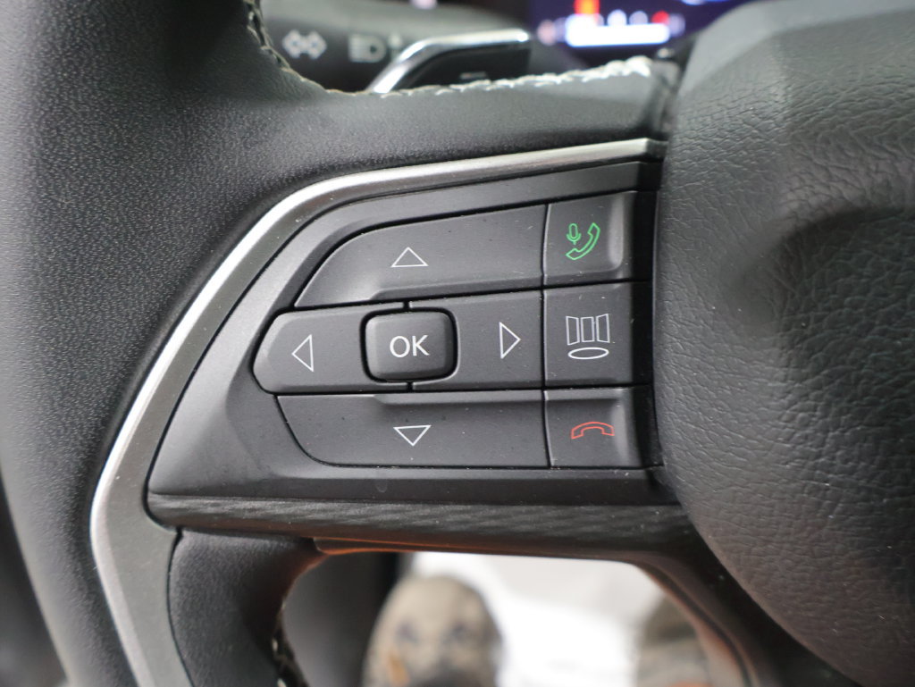 Used 2023 Jeep Grand Cherokee Laredo AWD/4WD image 30