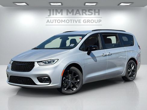 New 2026 Chrysler Pacifica Select FWD image 2