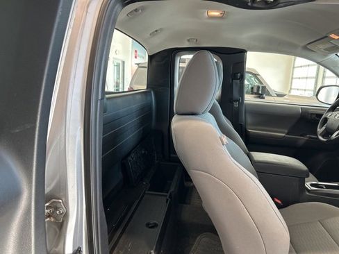 Used 2016 Toyota Tacoma SR image 15